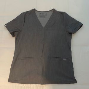 FIGS Graphite Casma™ Three-Pocket Scrub Top Size M